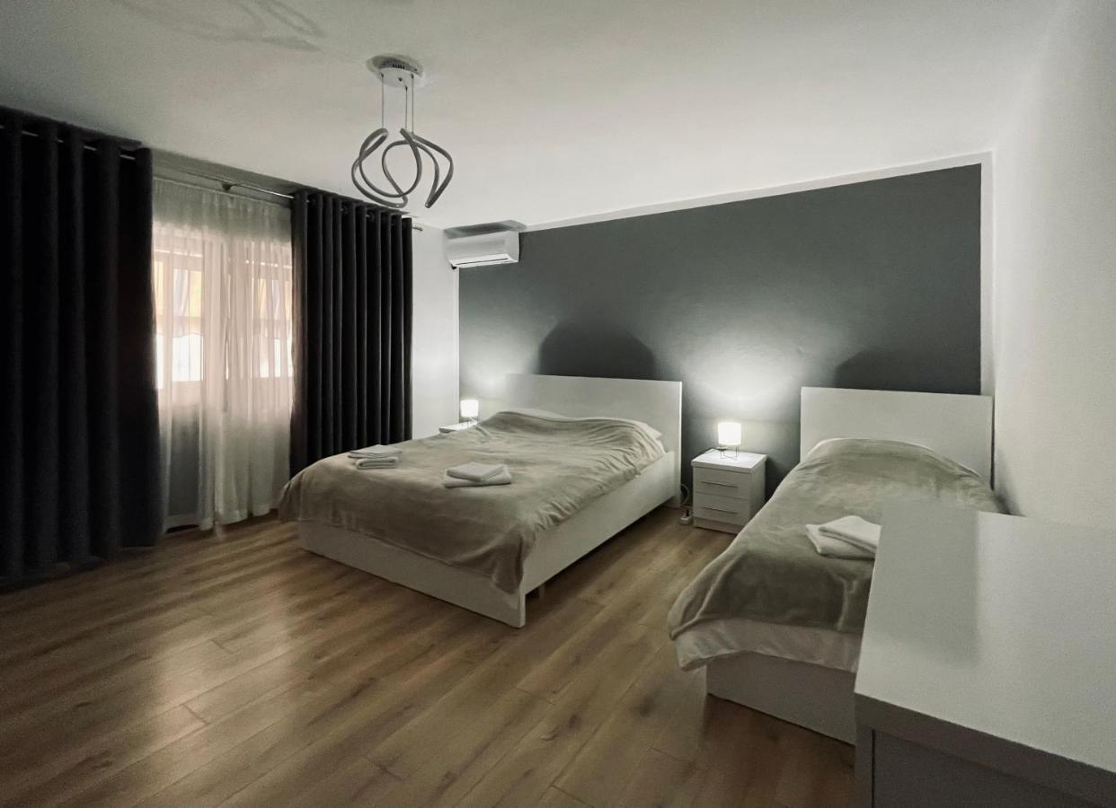 Luel Central Apartament Tirana Exteriör bild