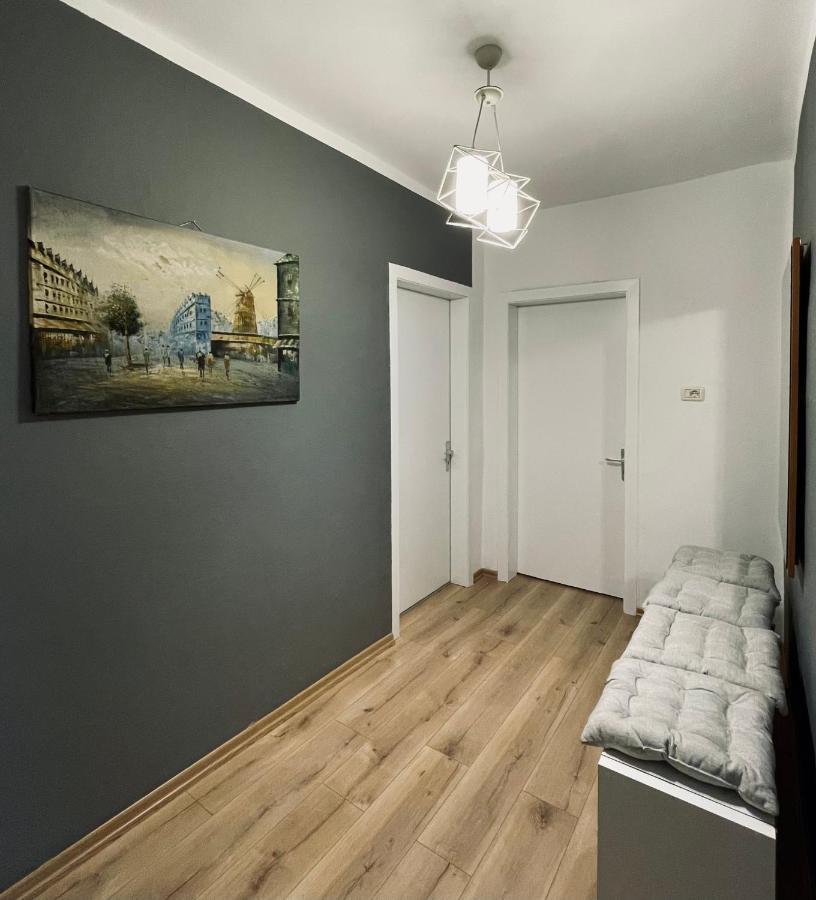 Luel Central Apartament Tirana Exteriör bild