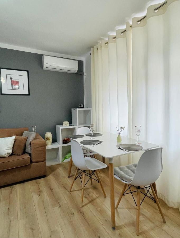 Luel Central Apartament Tirana Exteriör bild