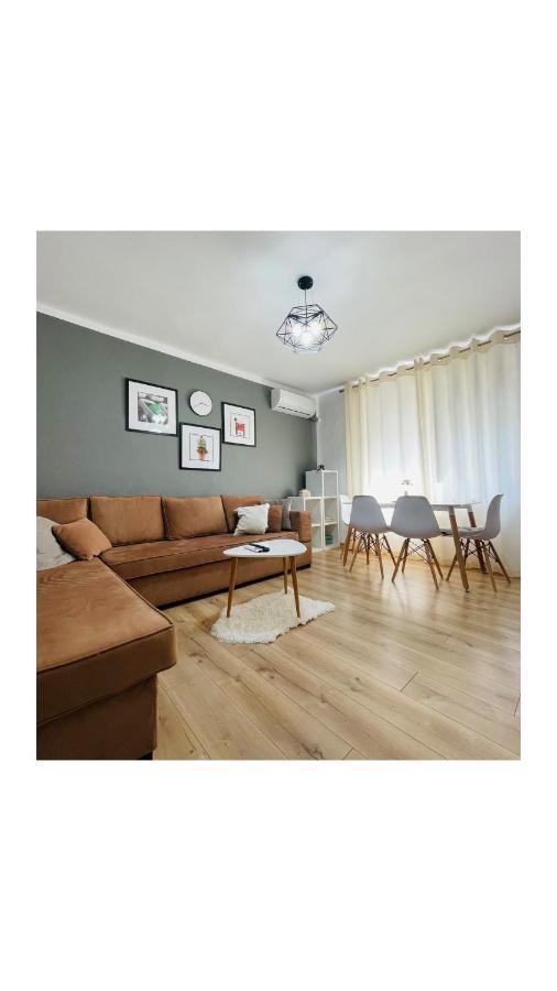 Luel Central Apartament Tirana Exteriör bild