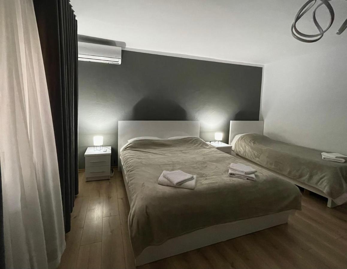 Luel Central Apartament Tirana Exteriör bild